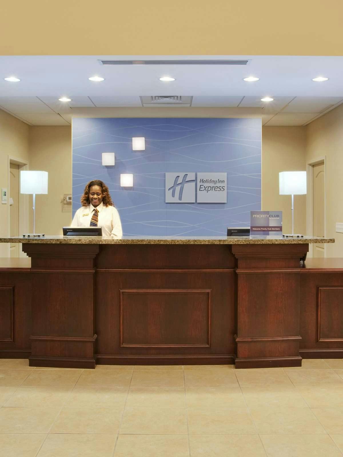 Hotel Holiday Inn Express Hotel & Suites Merced photo 3