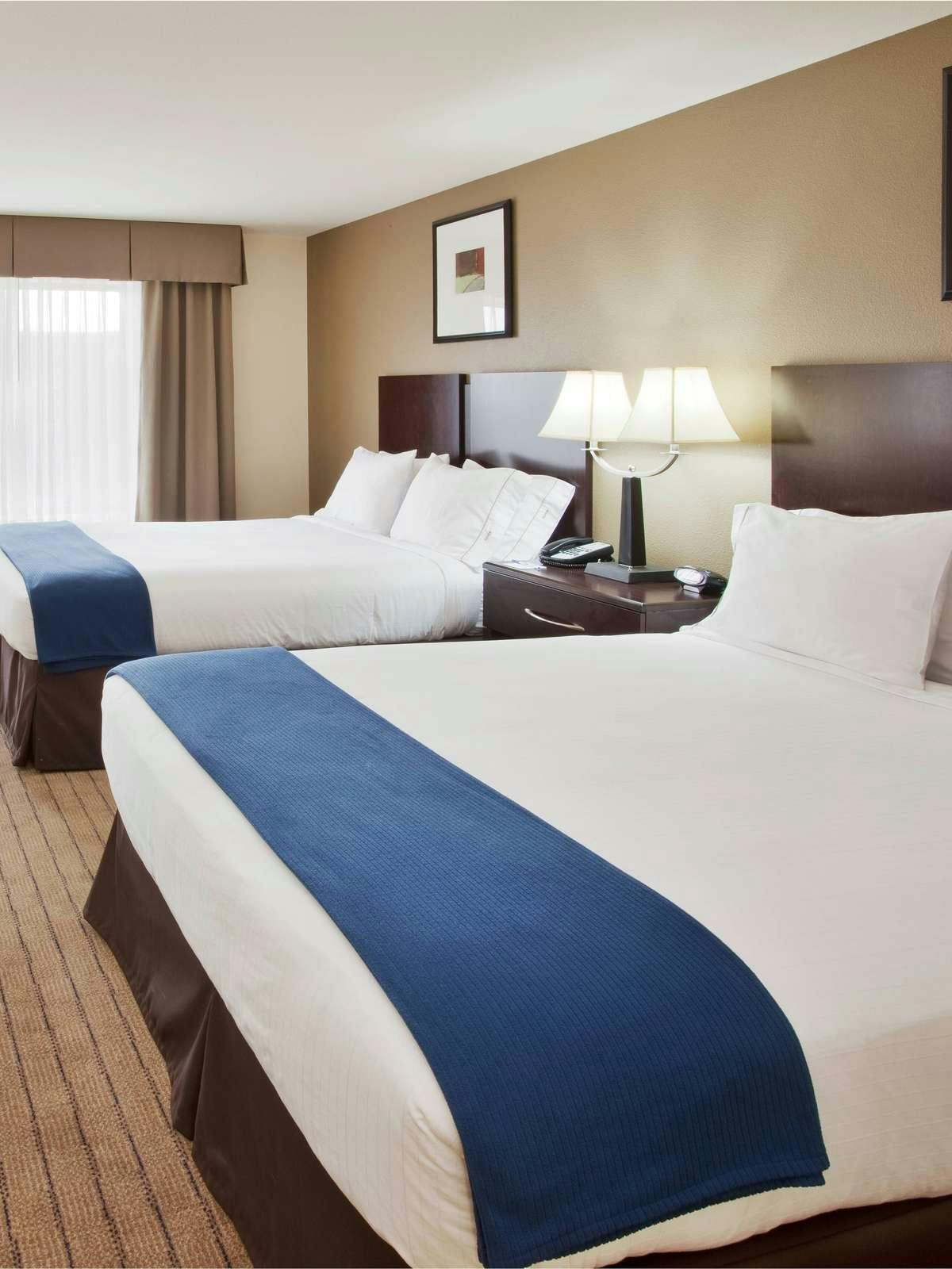 Hotel Holiday Inn Express Hotel & Suites Merced photo 1