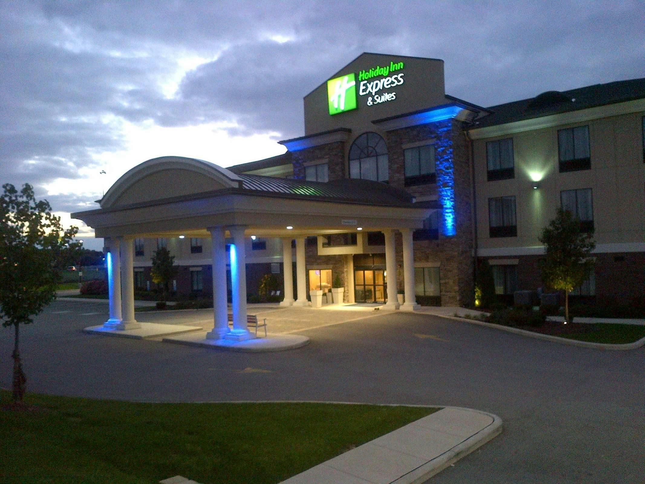 Holiday Inn Express Hotel & Suites Niles Area