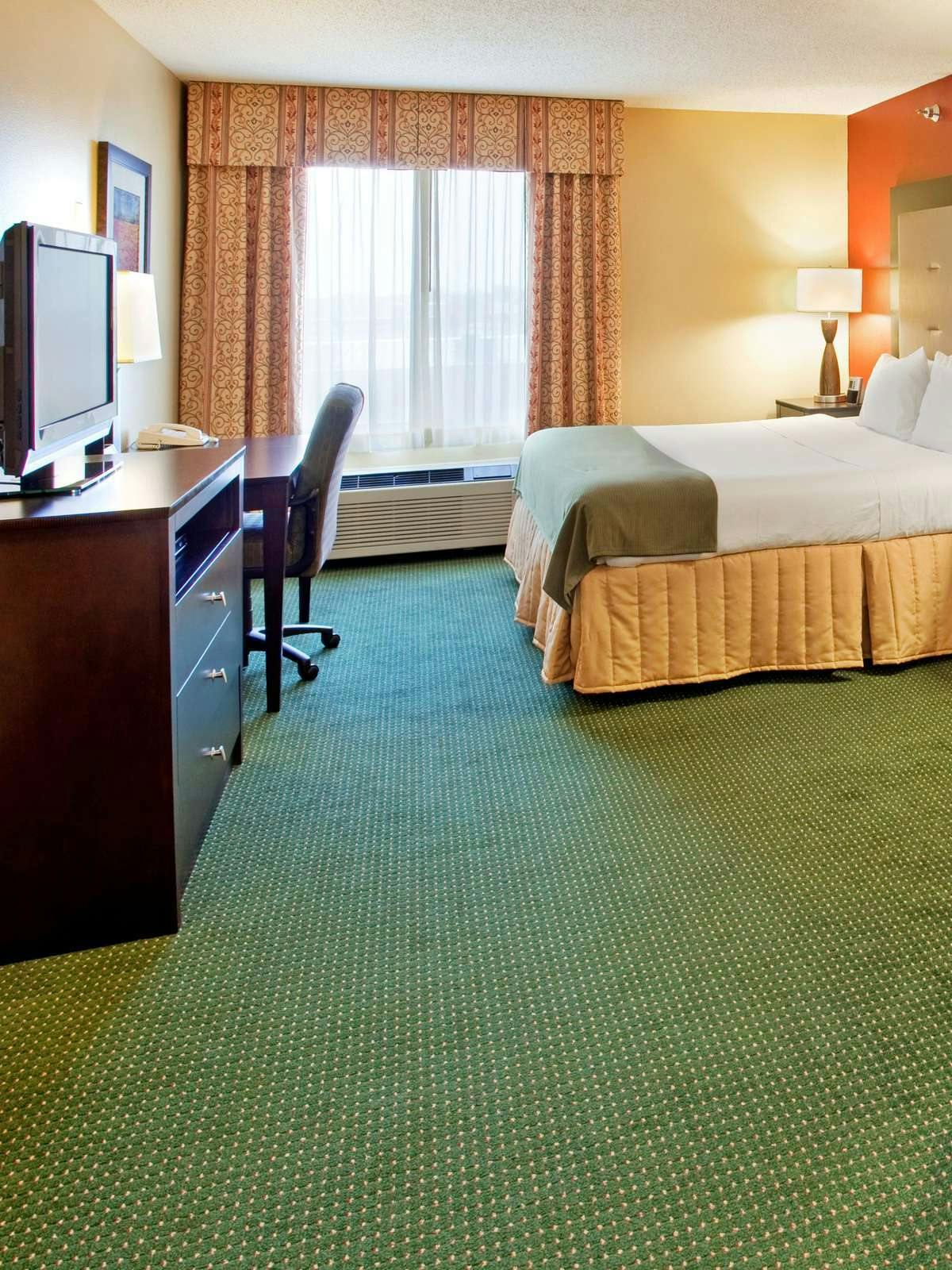 Hotel Holiday Inn Express Hotel & Suites Norfolk photo 2