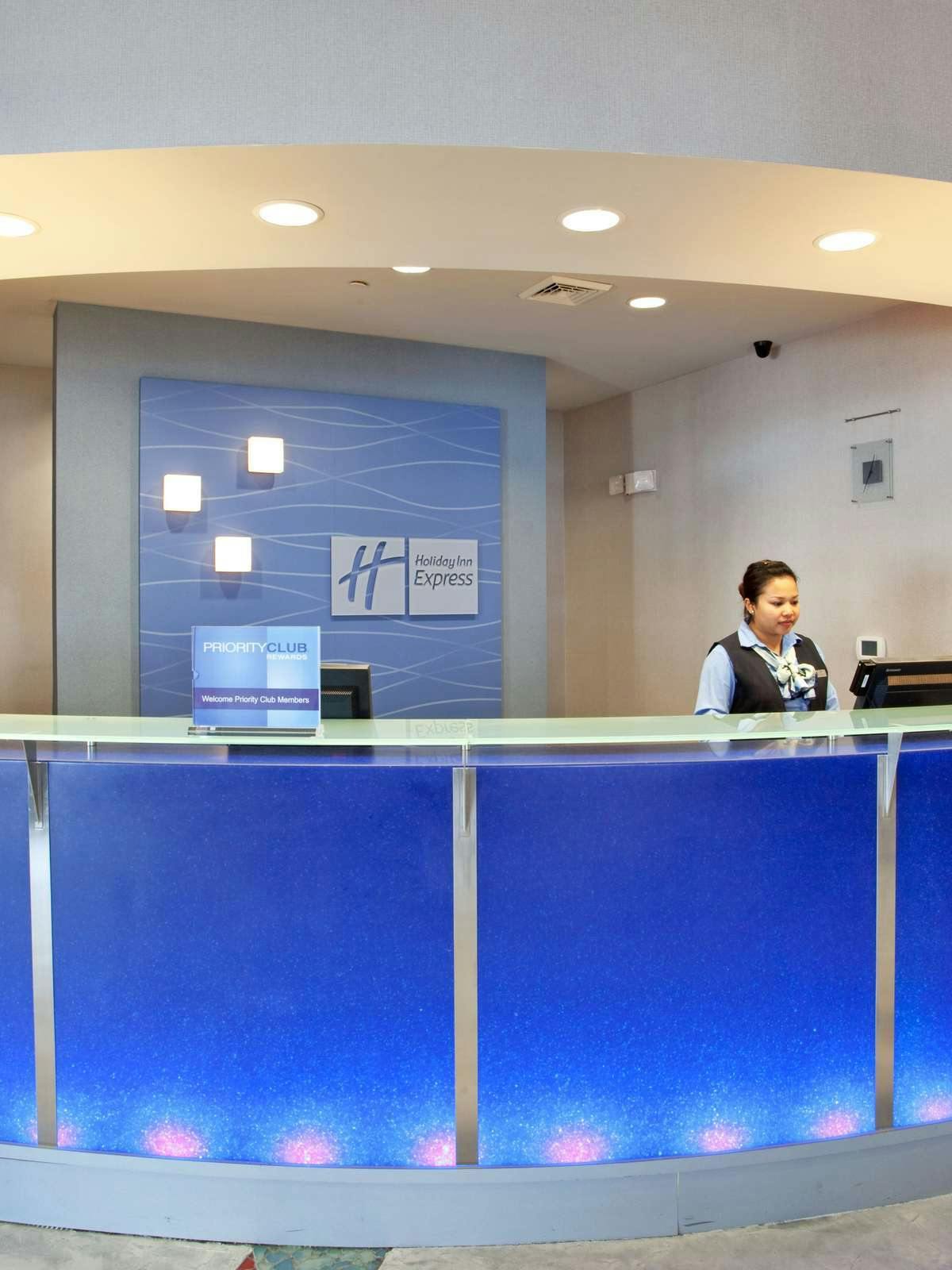 Hotel Holiday Inn Express Hotel & Suites Norfolk photo 4