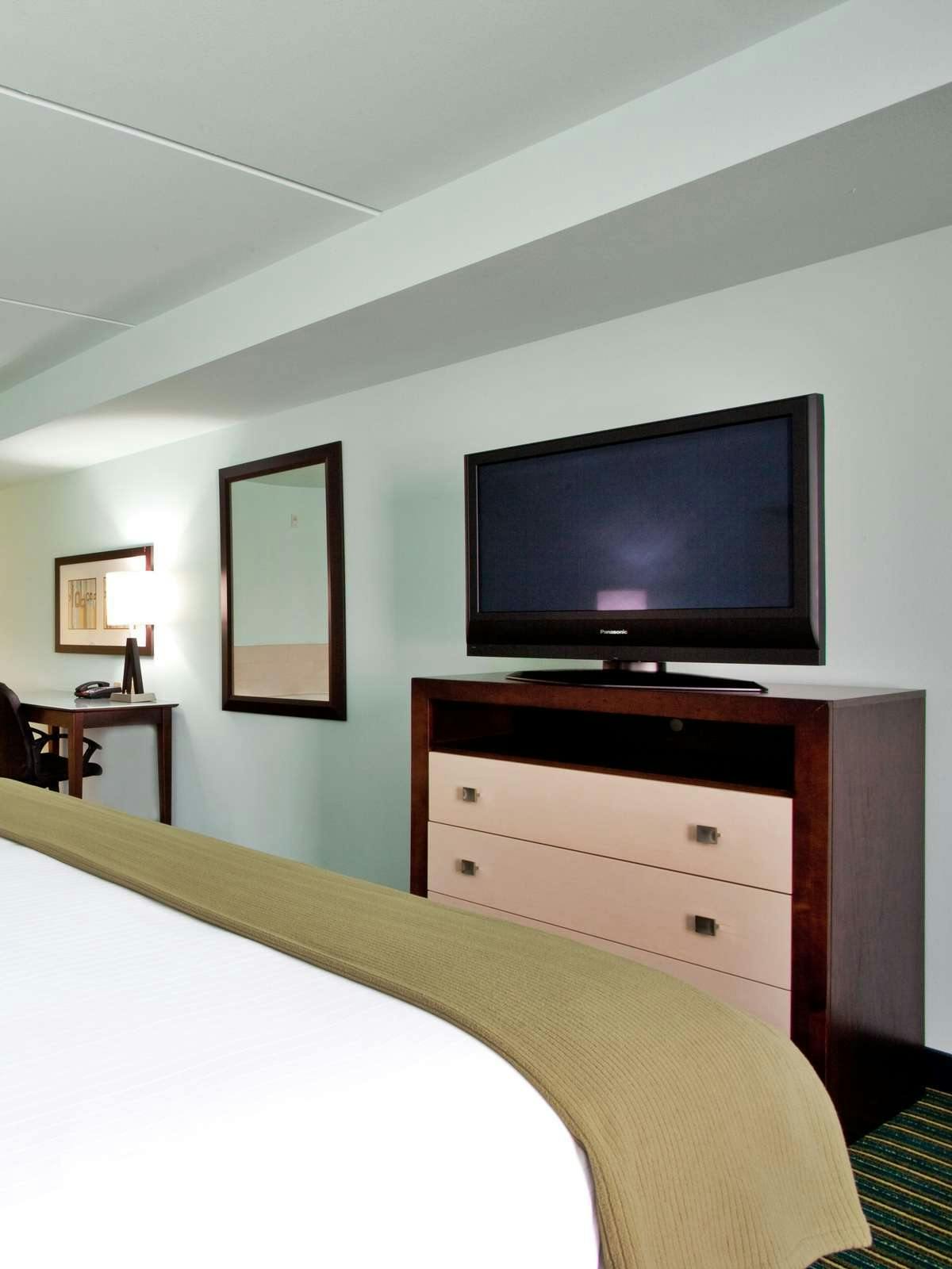 Hotel Holiday Inn Express Hotel & Suites Norfolk photo 2