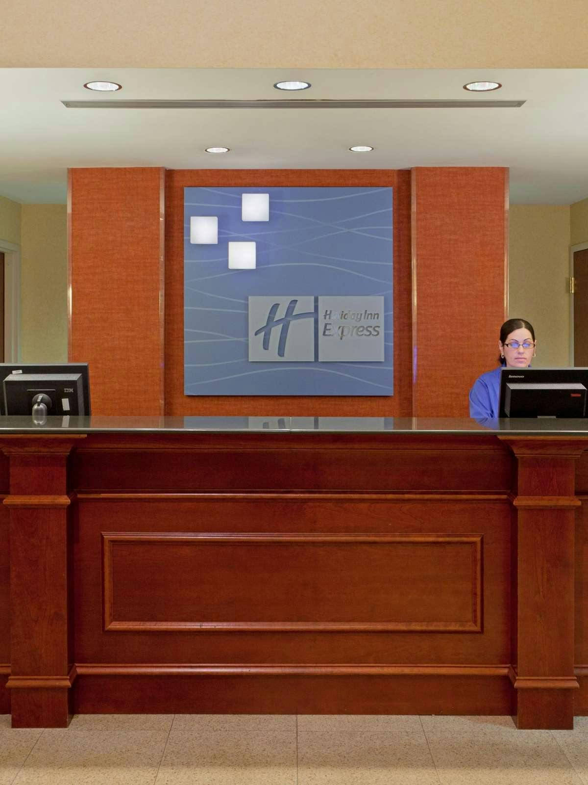 Hotel Holiday Inn Express Hotel & Suites North East photo 4