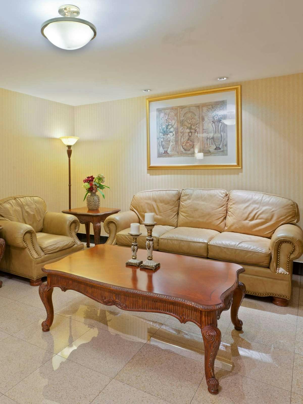 Hotel Holiday Inn Express Hotel & Suites North East photo 3