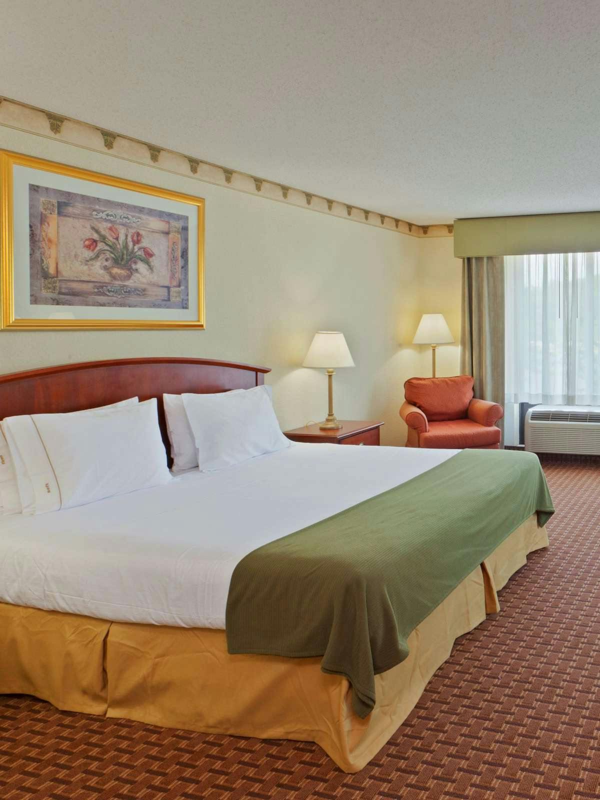 Hotel Holiday Inn Express Hotel & Suites North East photo 1