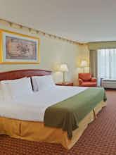 Hotel Holiday Inn Express Hotel & Suites North East photo 1