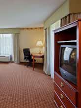 Hotel Holiday Inn Express Hotel & Suites North East photo 2