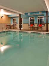 Hotel Holiday Inn Express Hotel & Suites North Kansas City photo 5