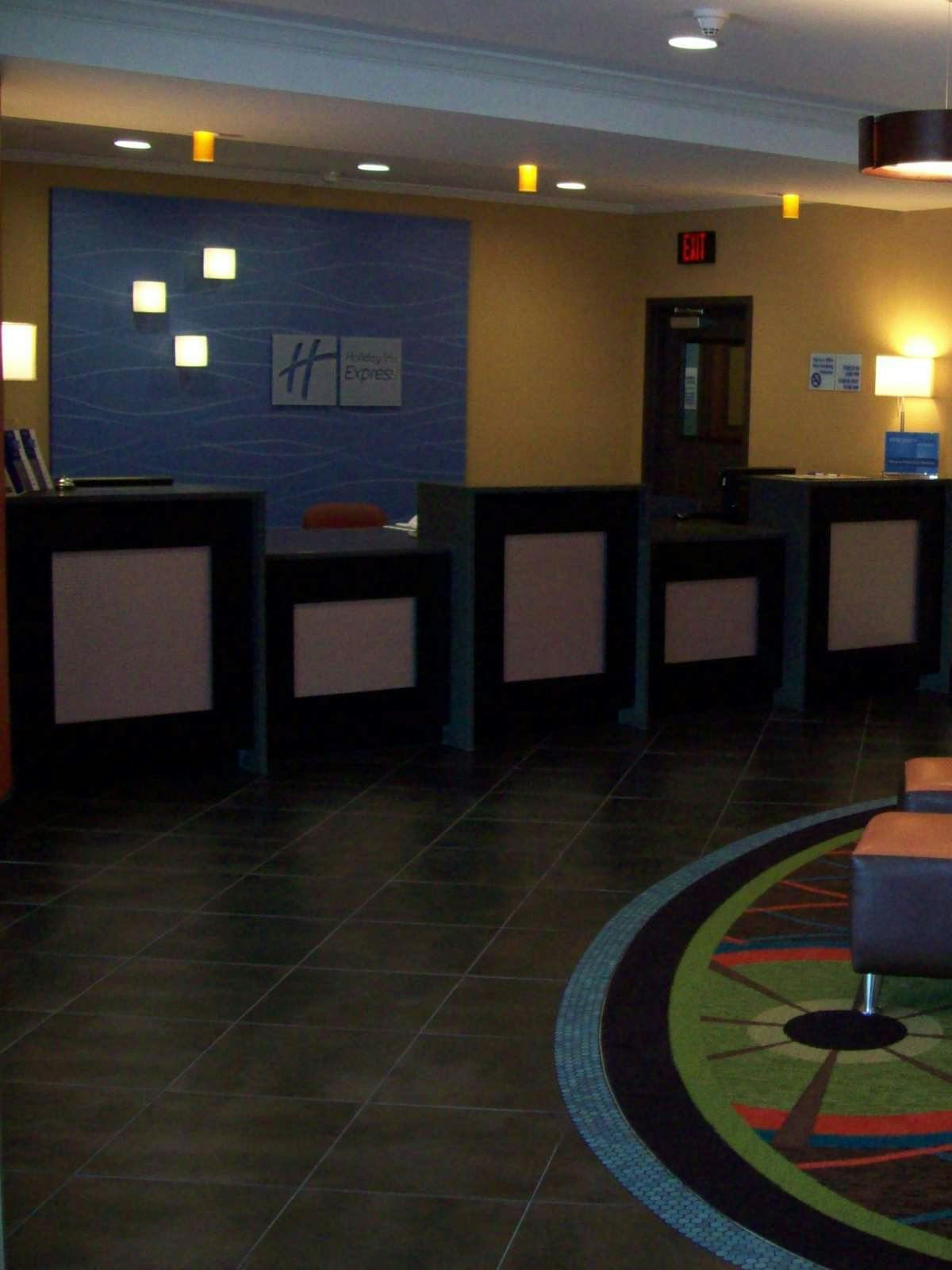 Hotel Holiday Inn Express Hotel & Suites North Kansas City photo 4