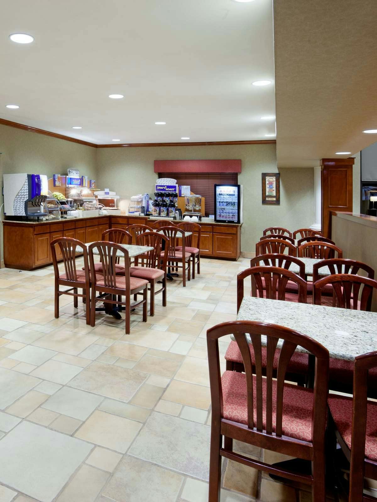 Hotel Holiday Inn Express Hotel & Suites Cedar Park photo 5