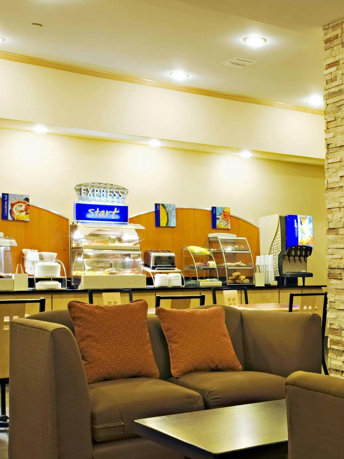 Hotel Holiday Inn Express Hotel & Suites Borger photo 3