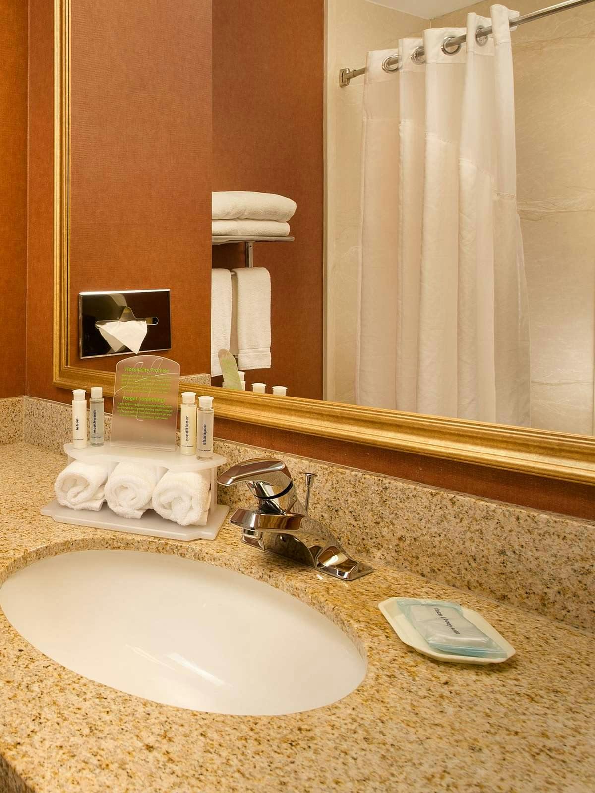 Hotel Holiday Inn Express Hotel & Suites Chambersburg photo 3