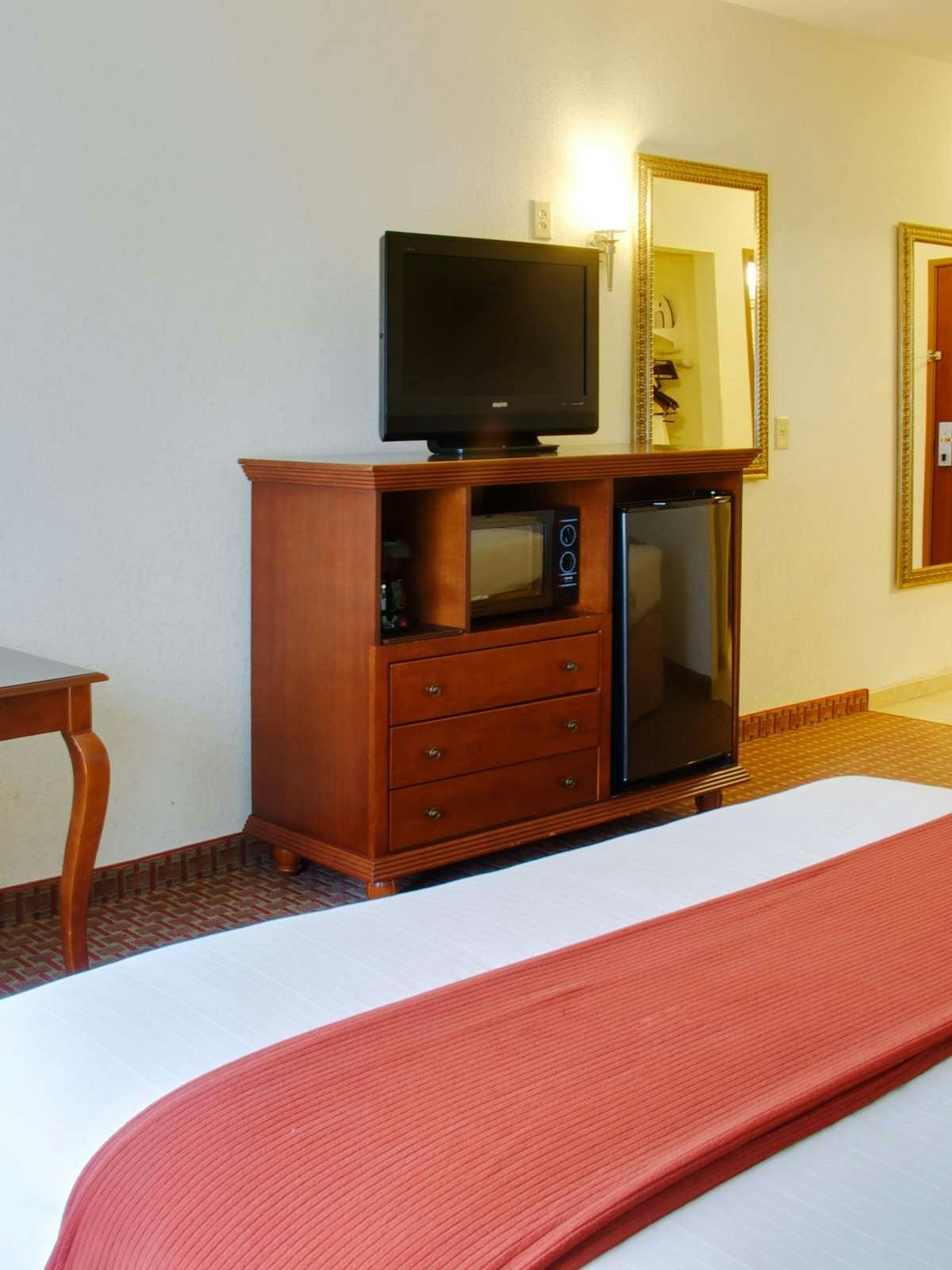 Hotel Holiday Inn Express Hotel & Suites Center photo 2