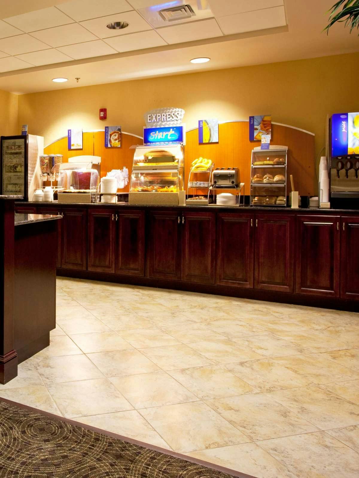 Hotel Holiday Inn Express Hotel & Suites Chaffee Jacksonville West photo 4