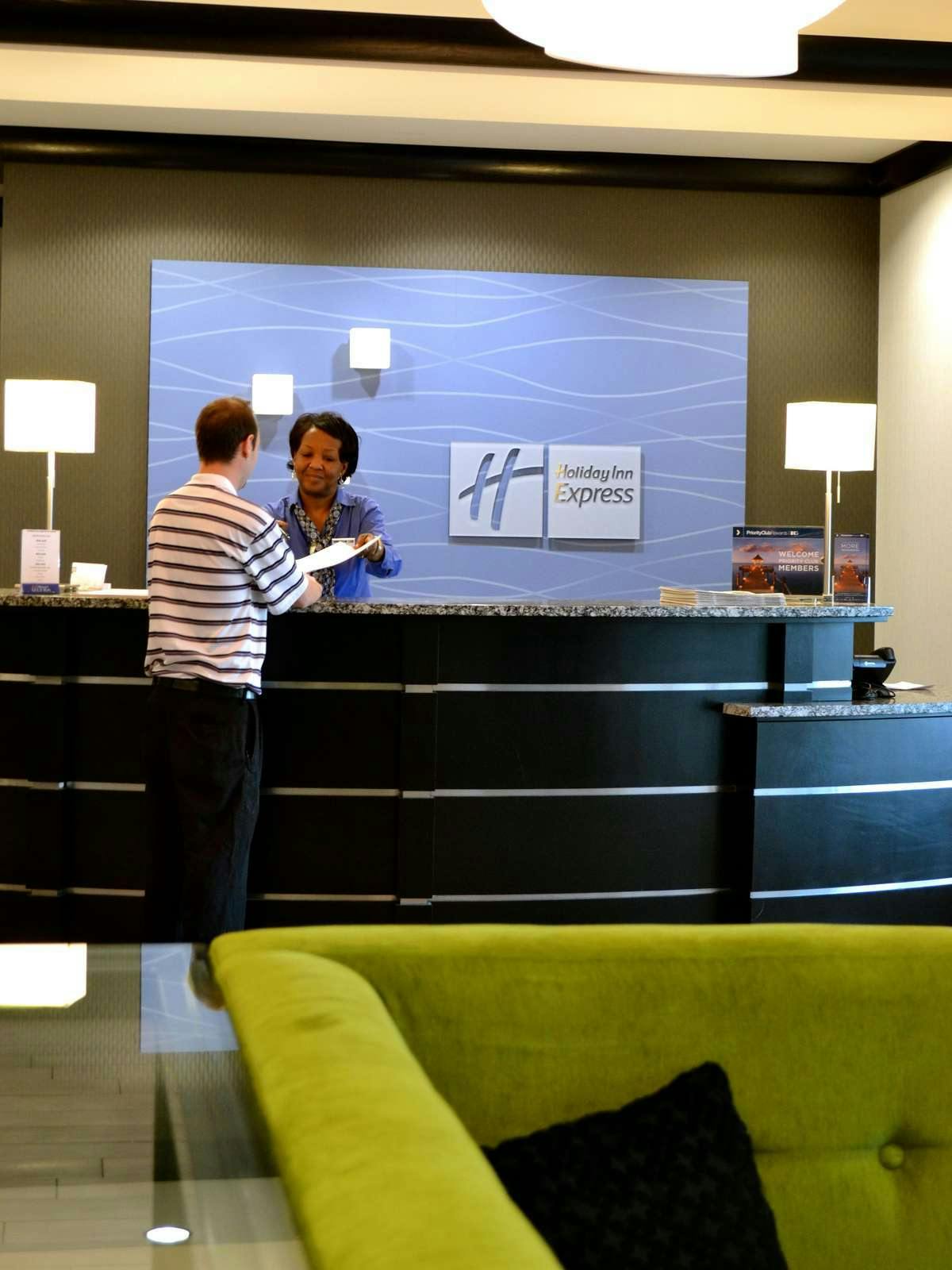 Hotel Holiday Inn Express Hotel & Suites Charleston Airport photo 4