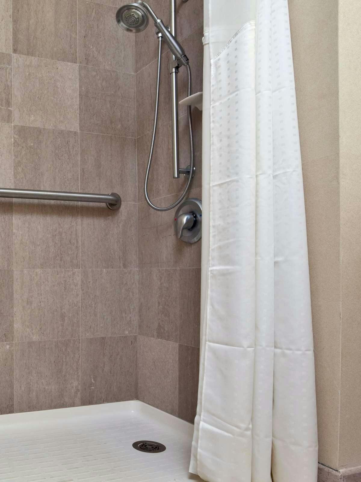 Hotel Holiday Inn Express Hotel & Suites North East photo 3