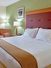 Hotel Holiday Inn Express Hotel & Suites Charleston North photo 1
