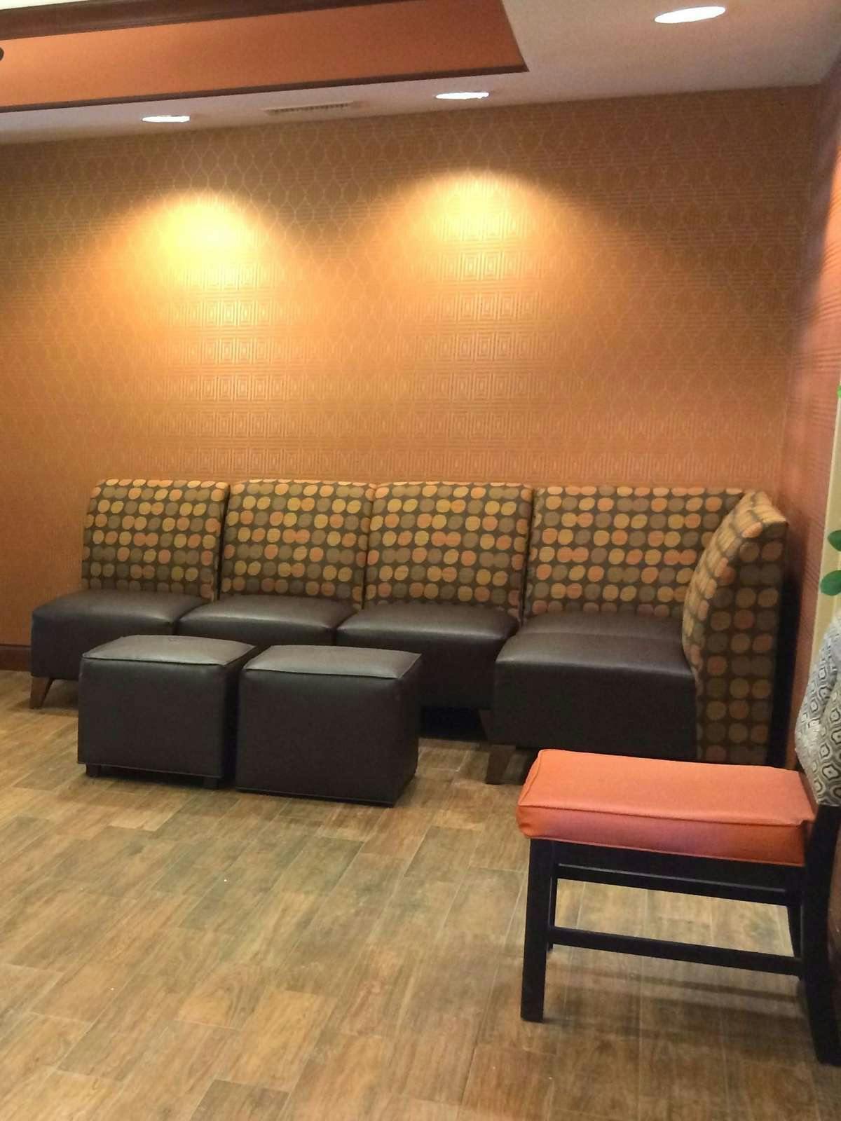 Hotel Holiday Inn Express Hotel & Suites Centerville photo 1