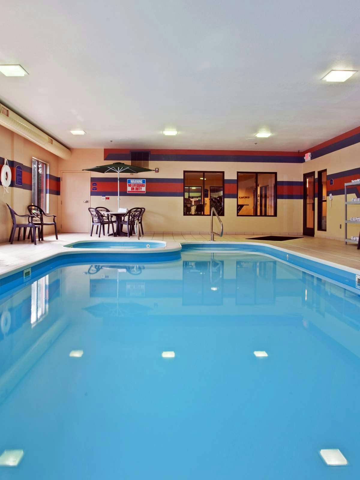 Hotel Holiday Inn Express Hotel & Suites Centerville photo 4