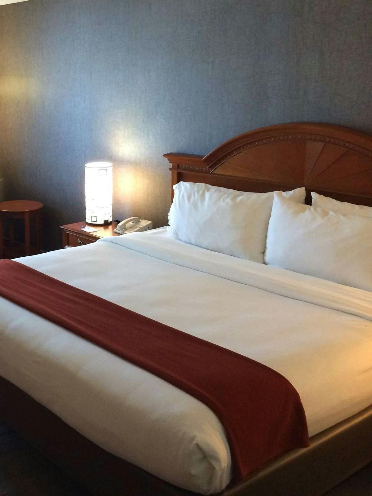 Holiday Inn Express Hotel & Suites Centerville