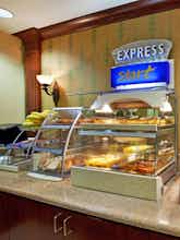 Hotel Holiday Inn Express Hotel & Suites Centerville photo 3
