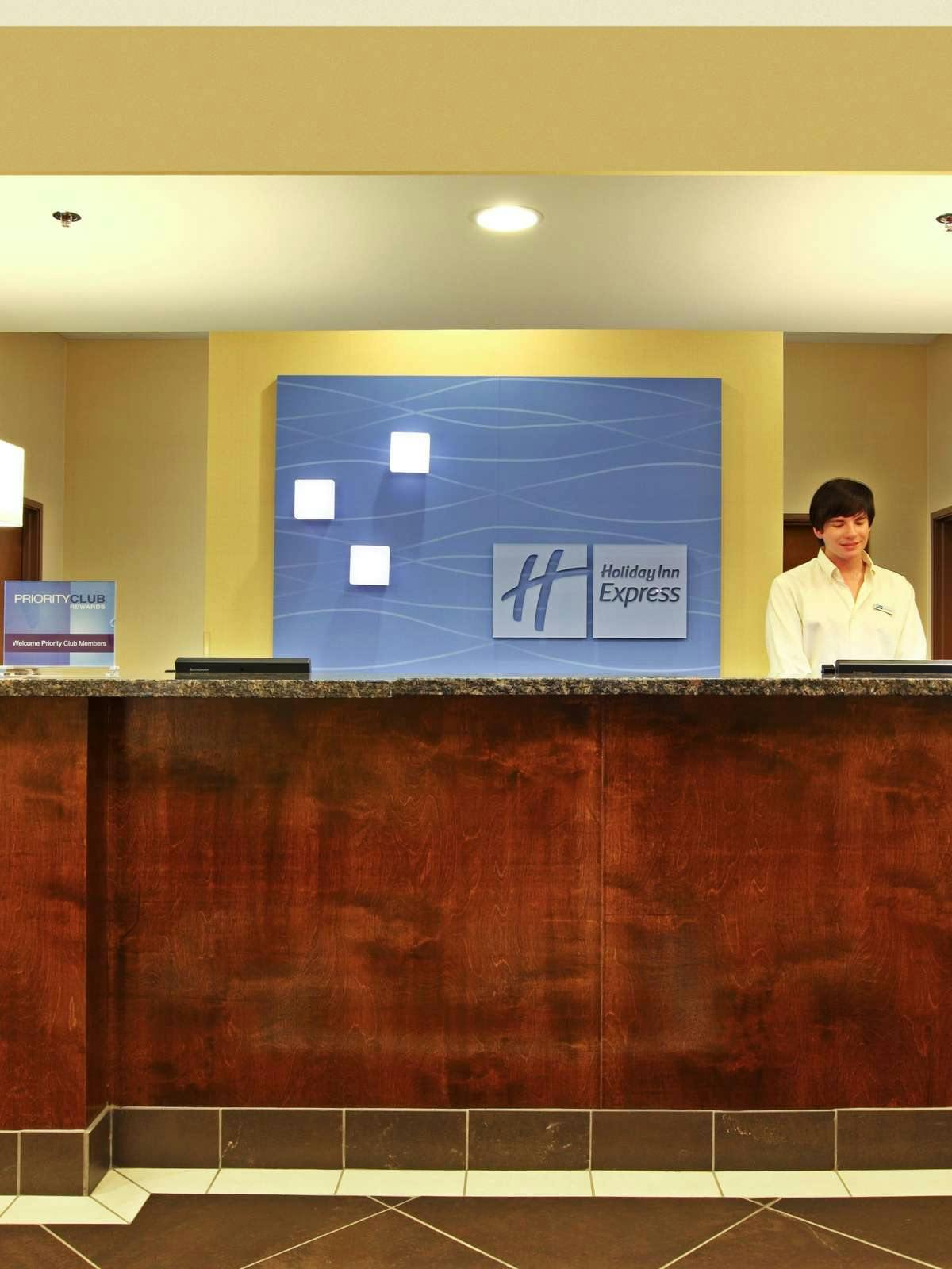 Hotel Holiday Inn Express Hotel & Suites Carthage photo 4