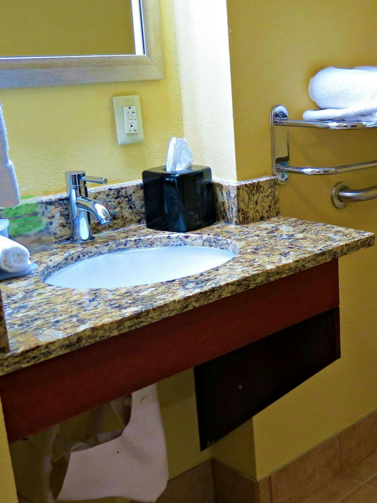 Hotel Holiday Inn Express Hotel & Suites Charleston Nw Cross Lanes photo 3