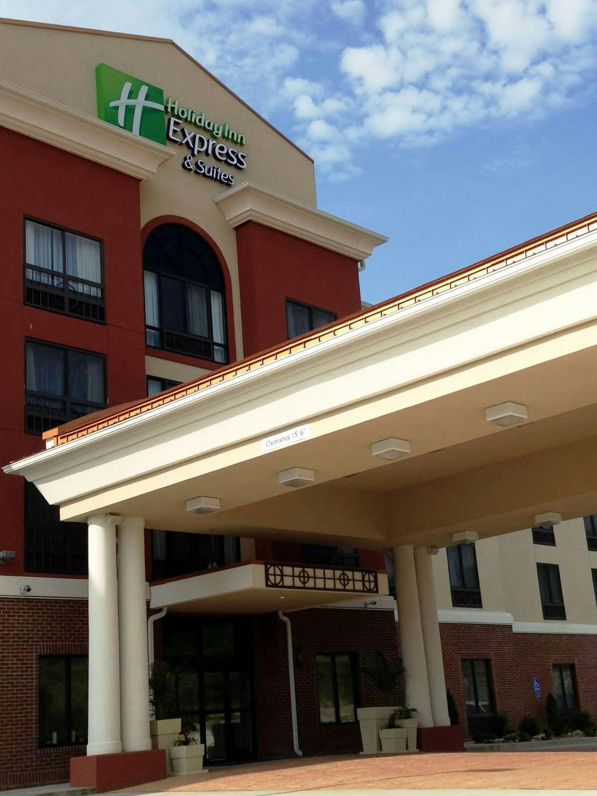 Holiday Inn Express Hotel & Suites Charleston Nw Cross Lanes