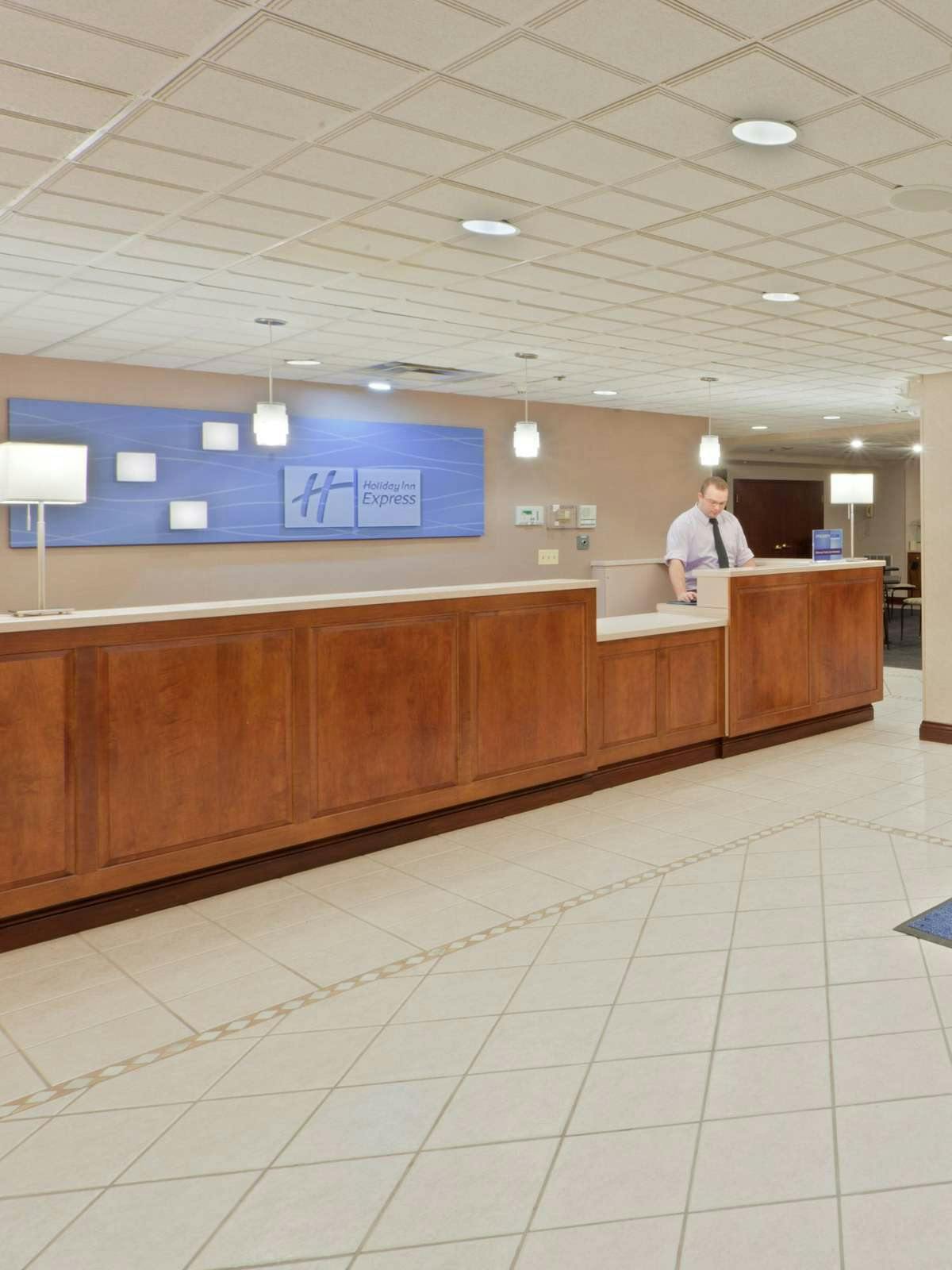 Hotel Holiday Inn Express Hotel & Suites Charleston Southridge photo 5