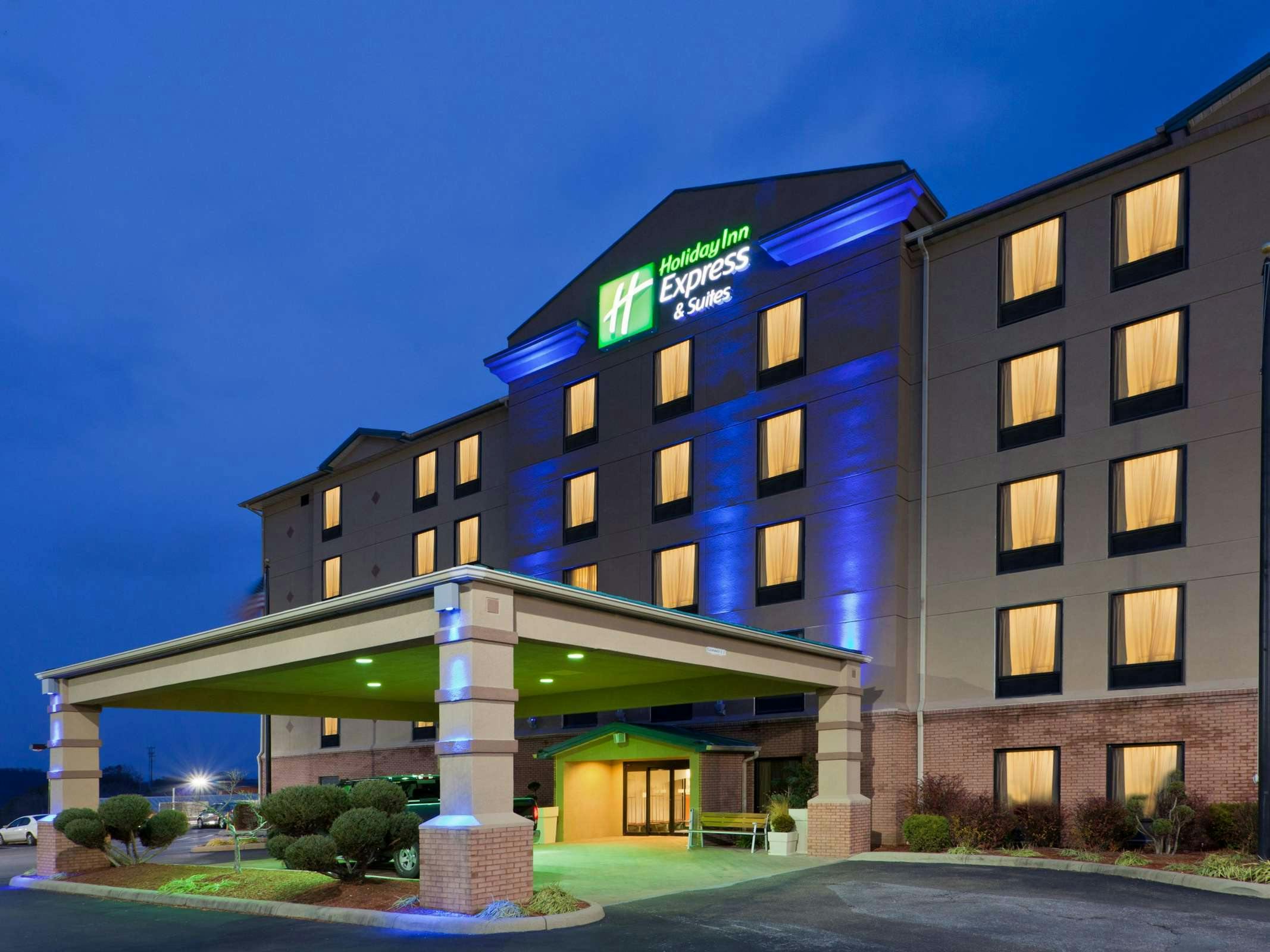 Holiday Inn Express Hotel & Suites Charleston Southridge