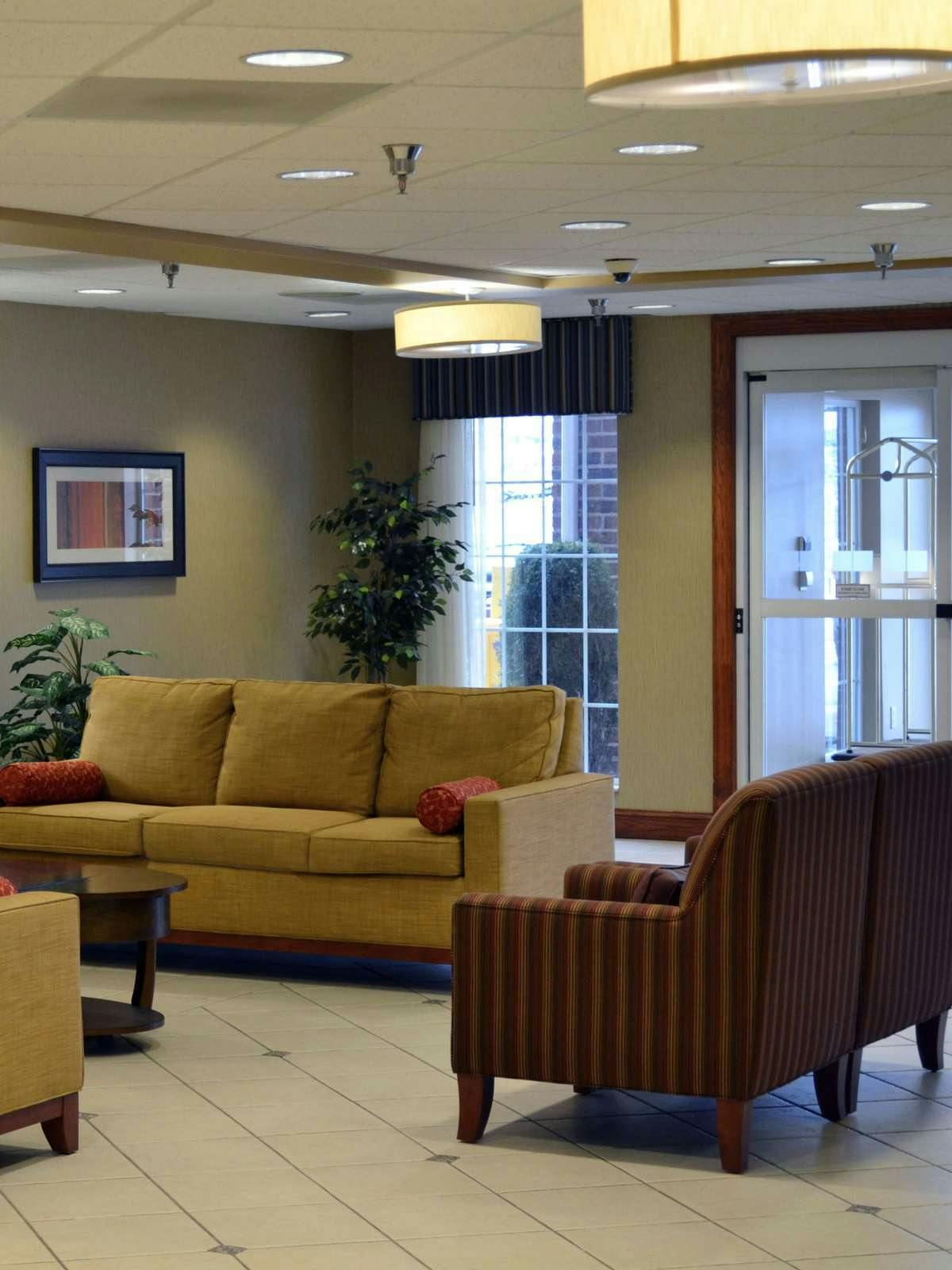 Hotel Holiday Inn Express Hotel & Suites Center Township photo 3