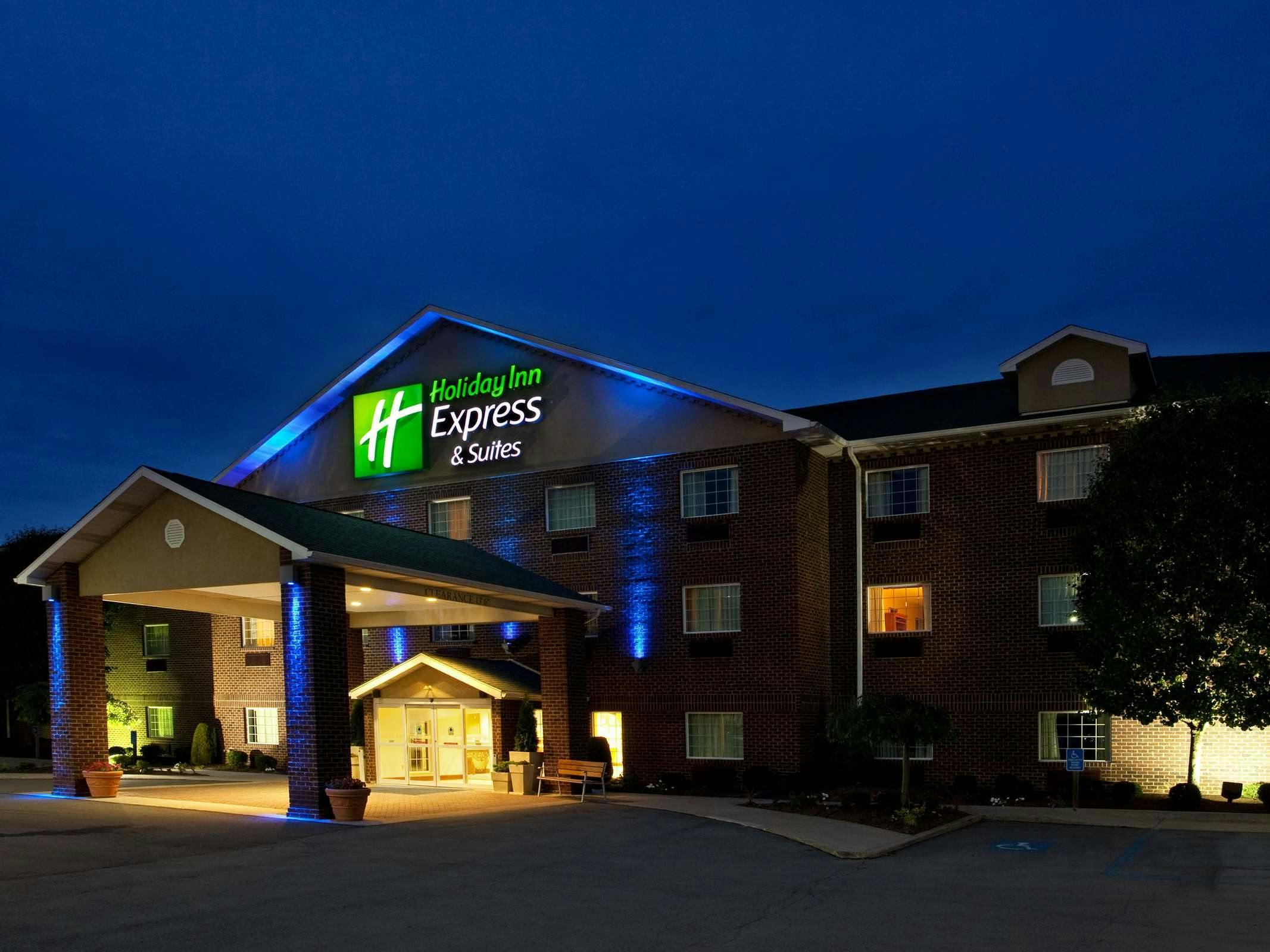 Holiday Inn Express Hotel & Suites Center Township