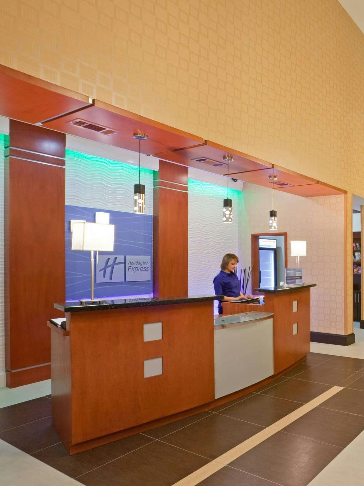 Hotel Holiday Inn Express Hotel & Suites Dallas West photo 2