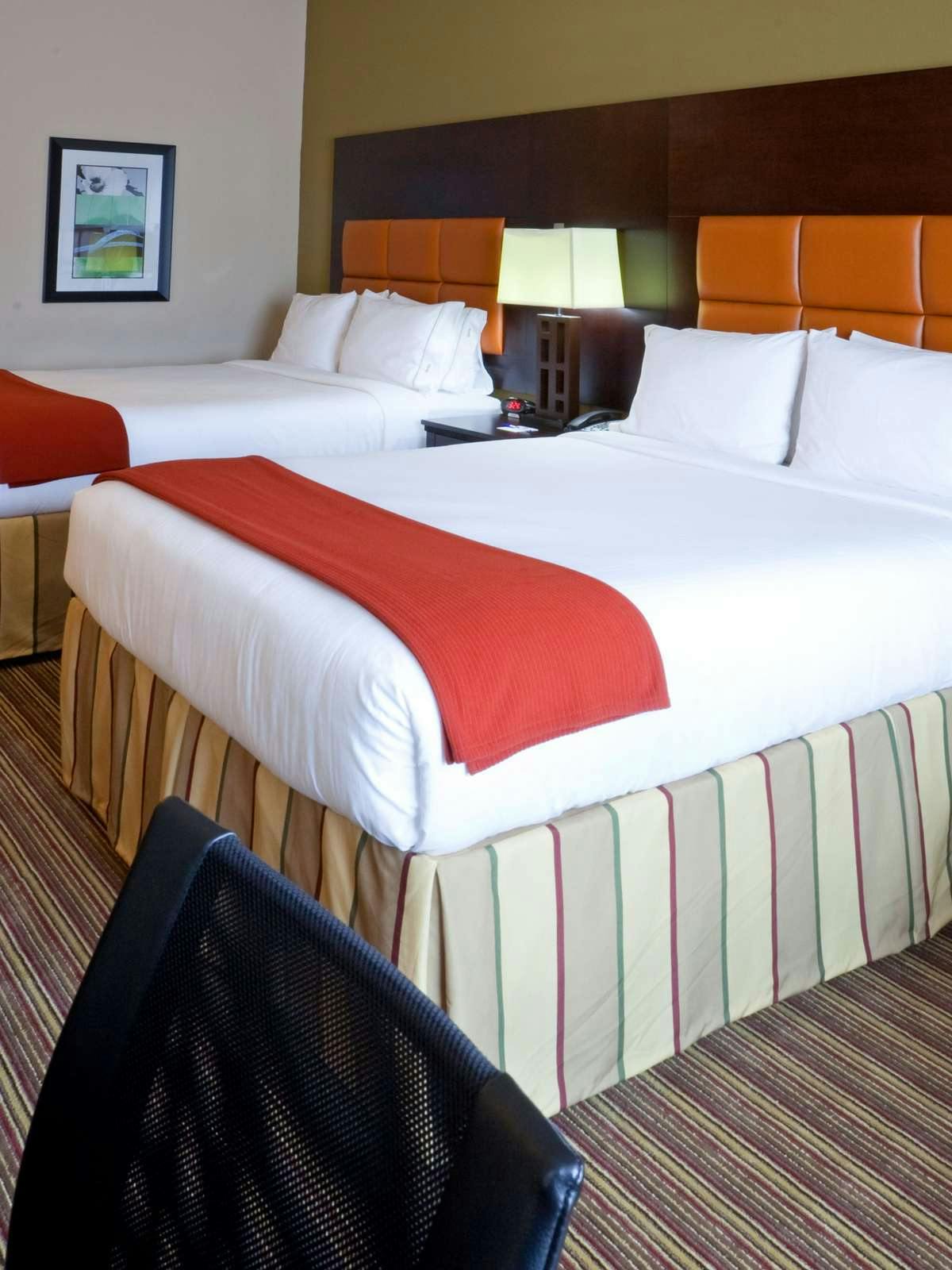 Holiday Inn Express Hotel & Suites Dallas West
