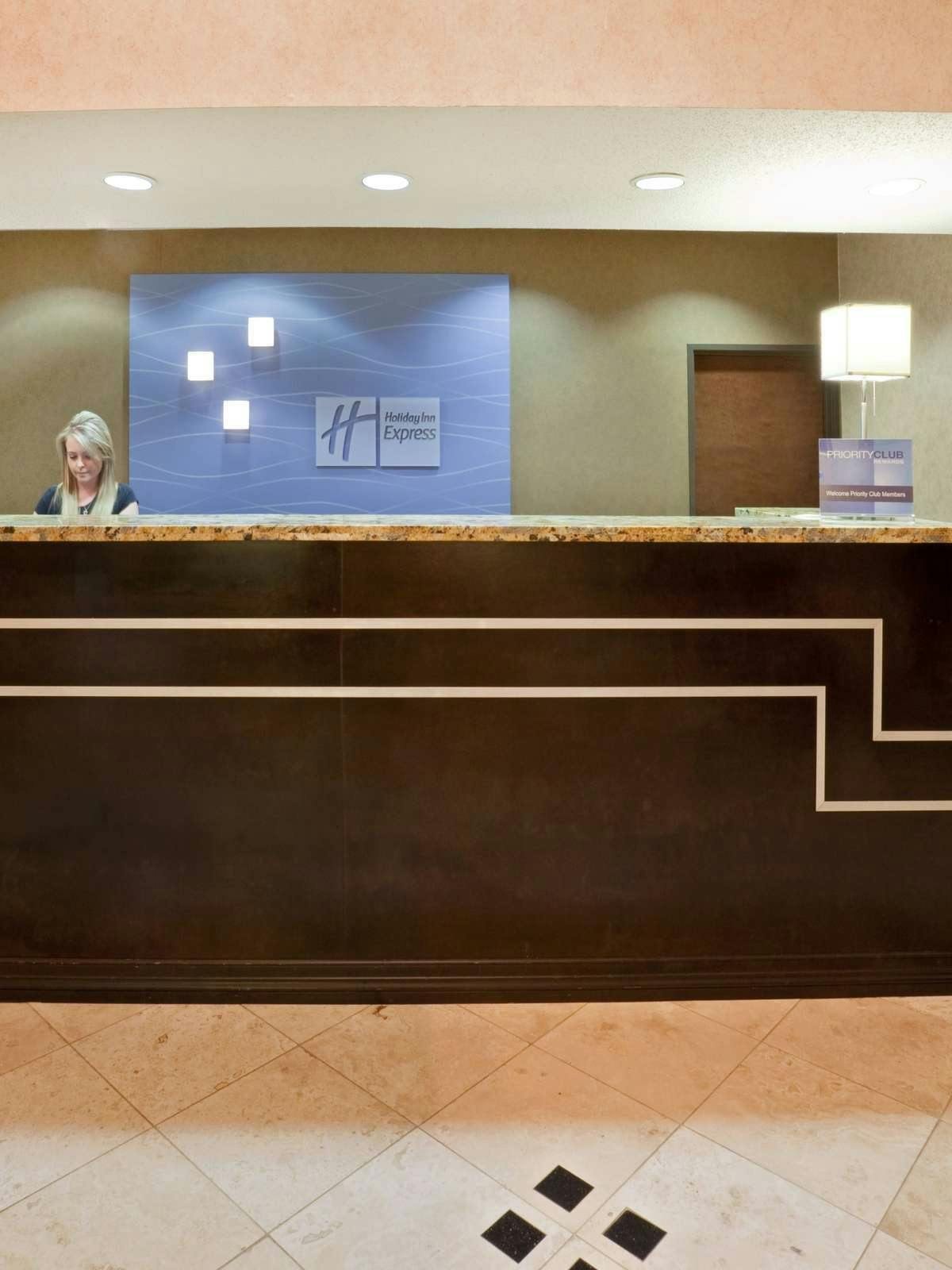 Hotel Holiday Inn Express Hotel & Suites Dallas Park Central Northeast photo 4