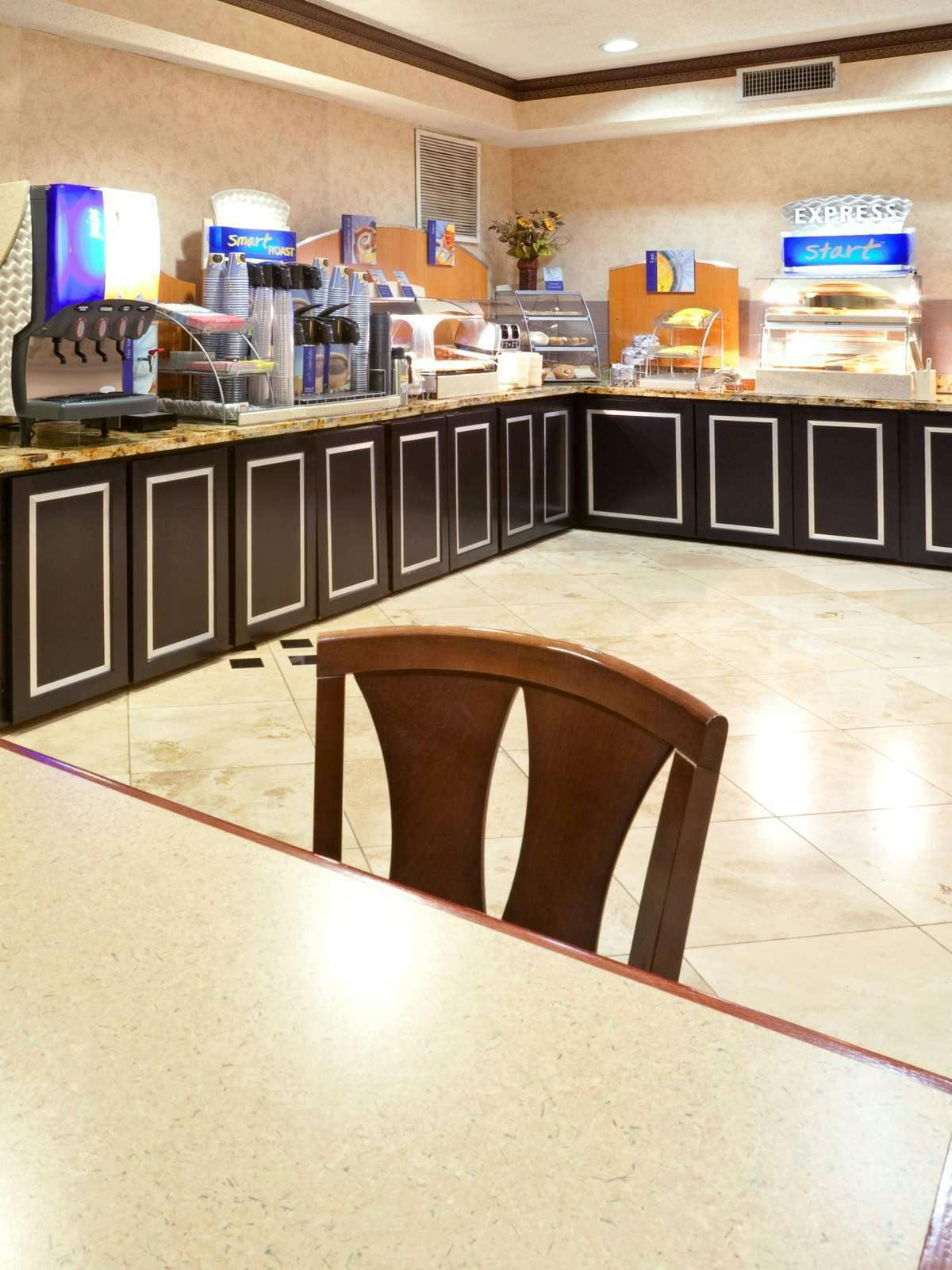 Hotel Holiday Inn Express Hotel & Suites Dallas Park Central Northeast photo 5