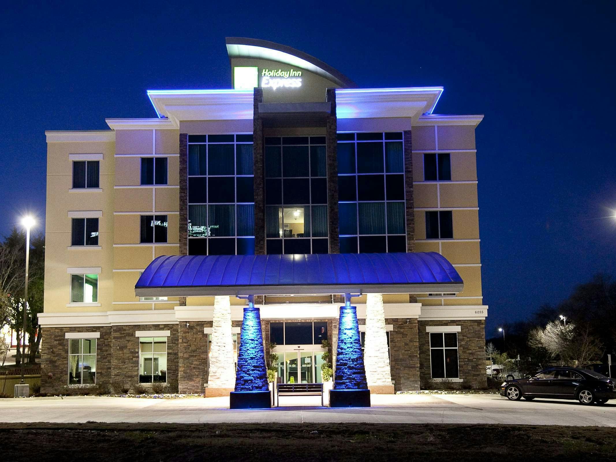 Holiday Inn Express & Suites North Dallas at Preston