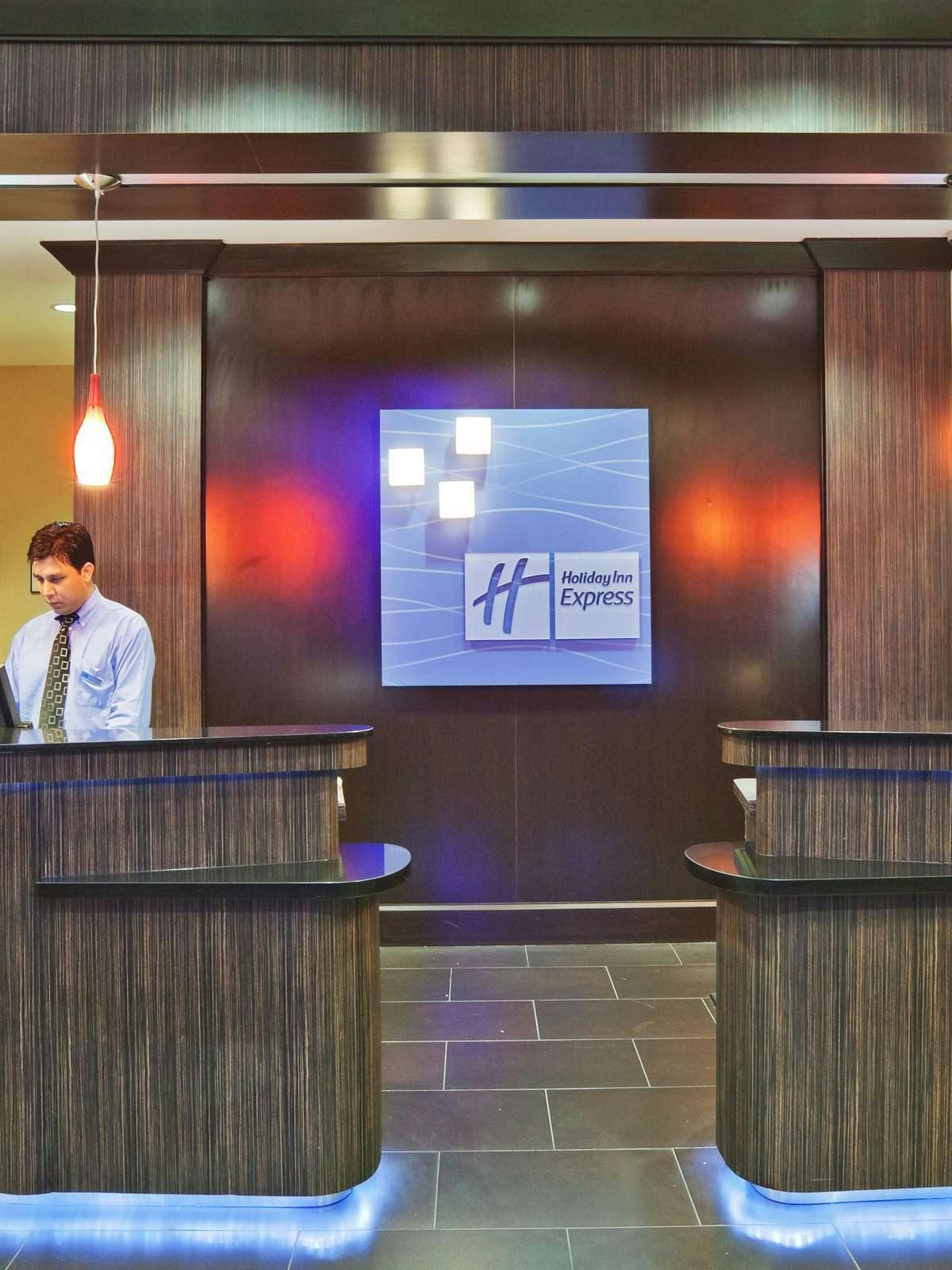 Hotel Holiday Inn Express & Suites North Dallas at Preston photo 3