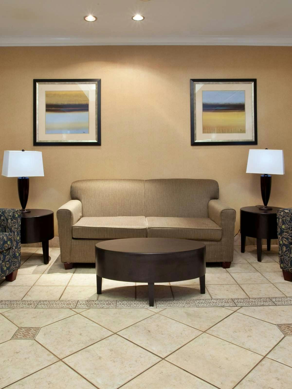 Hotel Holiday Inn Express Hotel & Suites Dublin photo 3