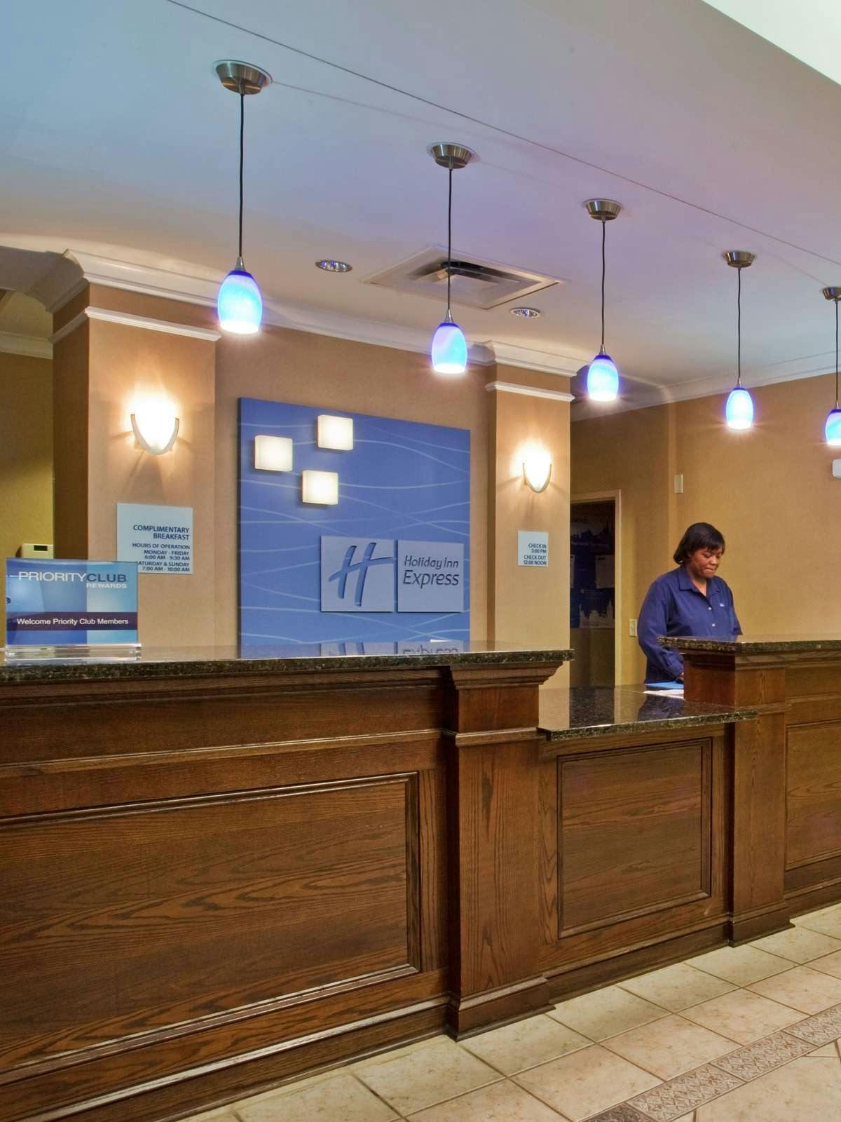 Hotel Holiday Inn Express Hotel & Suites Dublin photo 4