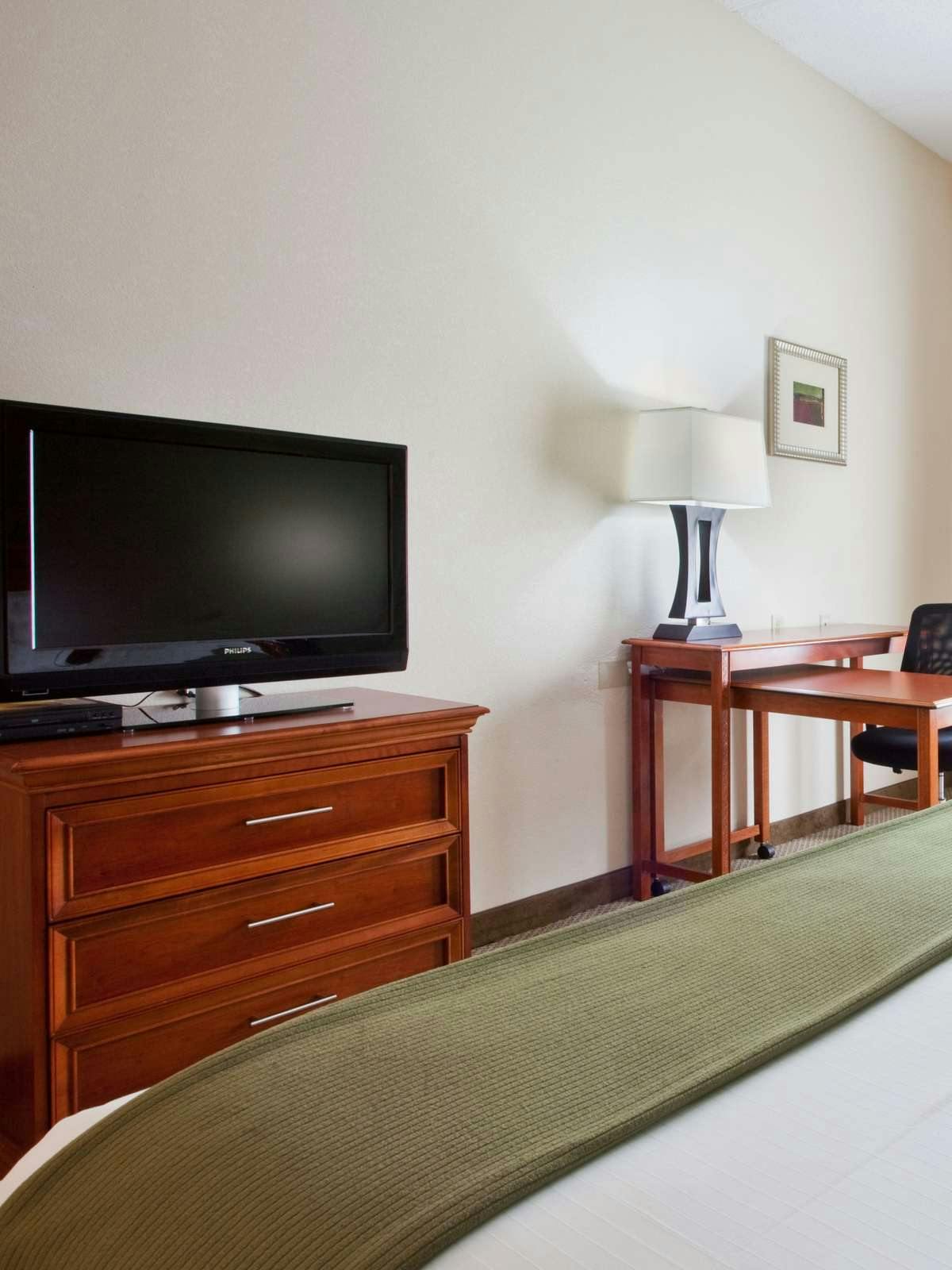 Hotel Holiday Inn Express Hotel & Suites Dublin photo 2