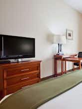 Hotel Holiday Inn Express Hotel & Suites Dublin photo 2