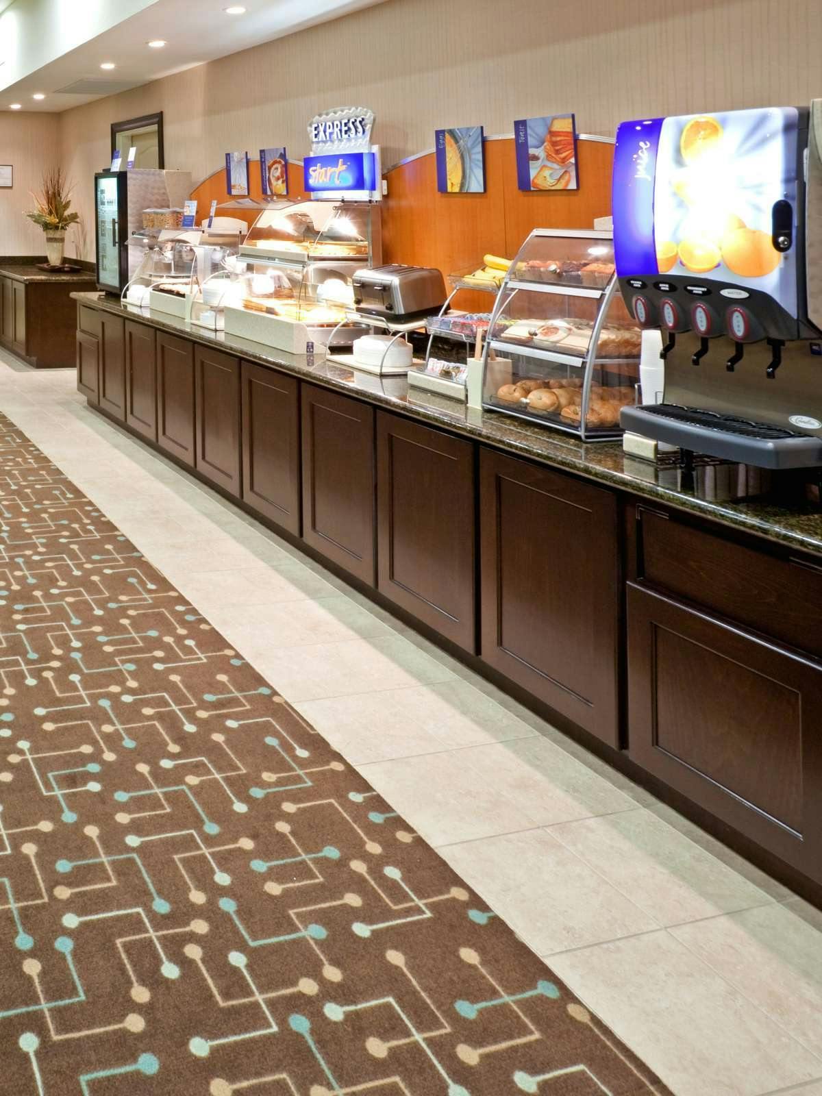 Hotel Holiday Inn Express Hotel & Suites Cedar Hill photo 5