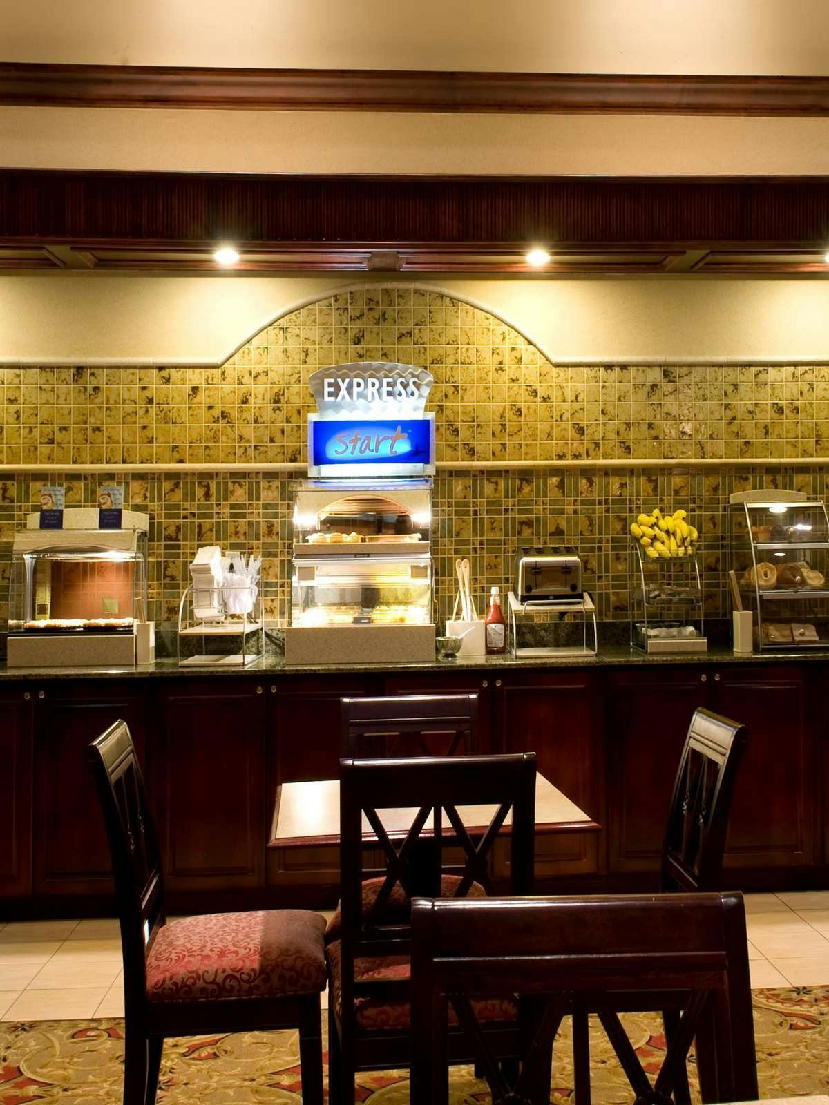 Hotel Holiday Inn Express Hotel & Suites Dallas Fort Worth Airport South photo 4