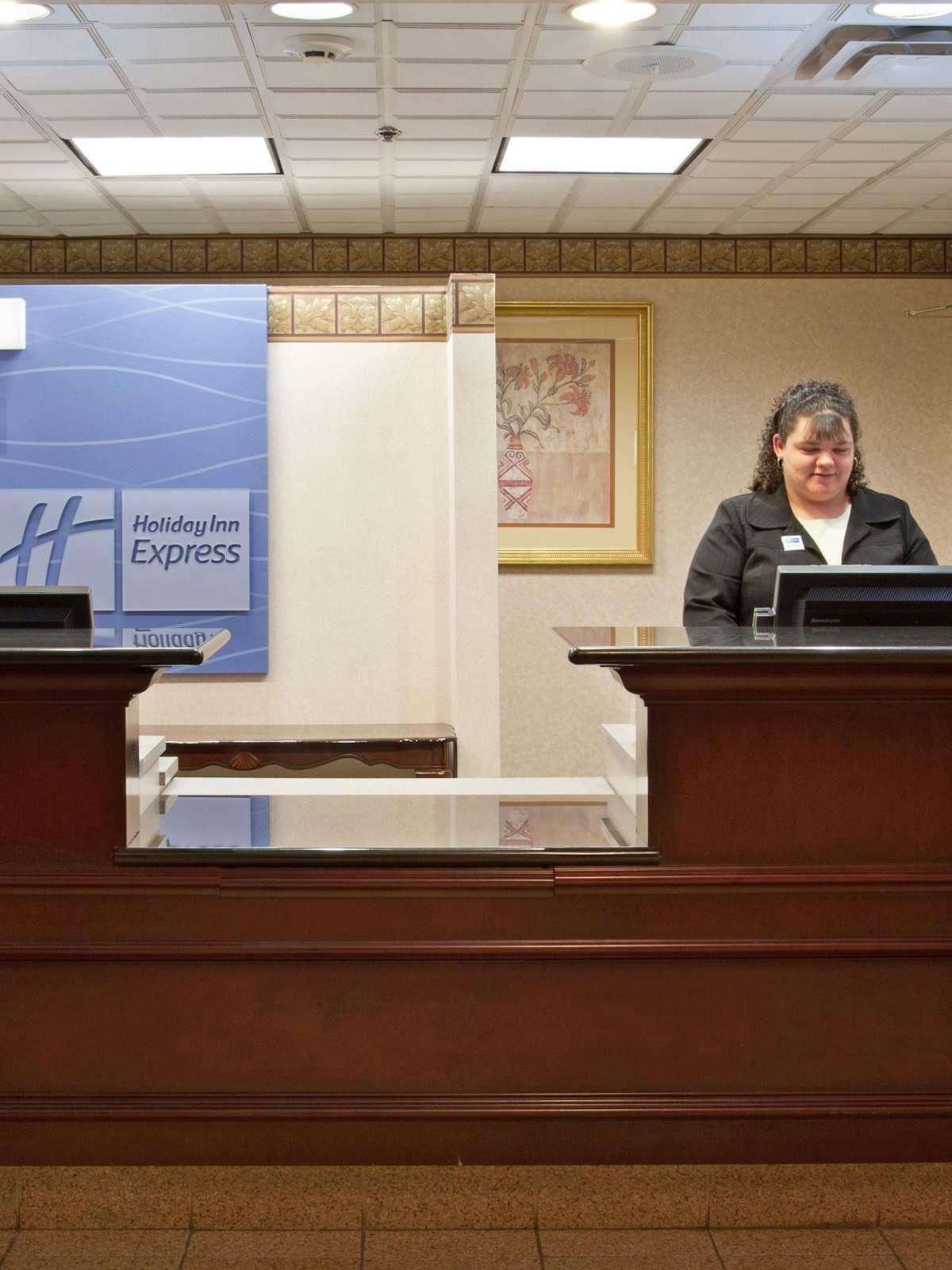 Hotel Holiday Inn Express Hotel & Suites North Lima photo 4