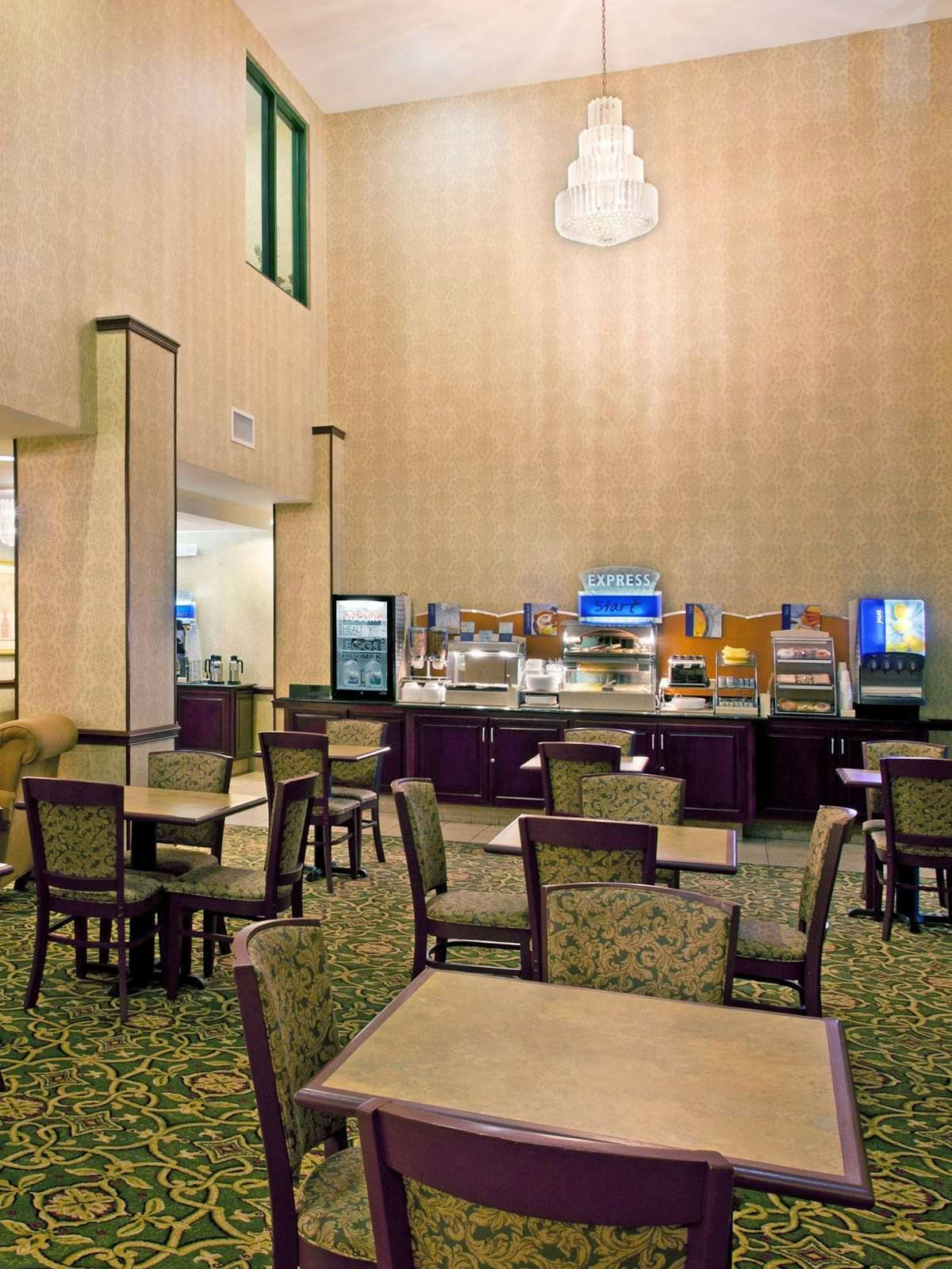 Hotel Holiday Inn Express Hotel & Suites North Lima photo 5