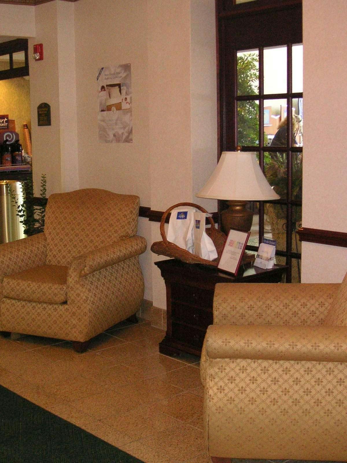 Hotel Holiday Inn Express Hotel & Suites North Lima photo 3