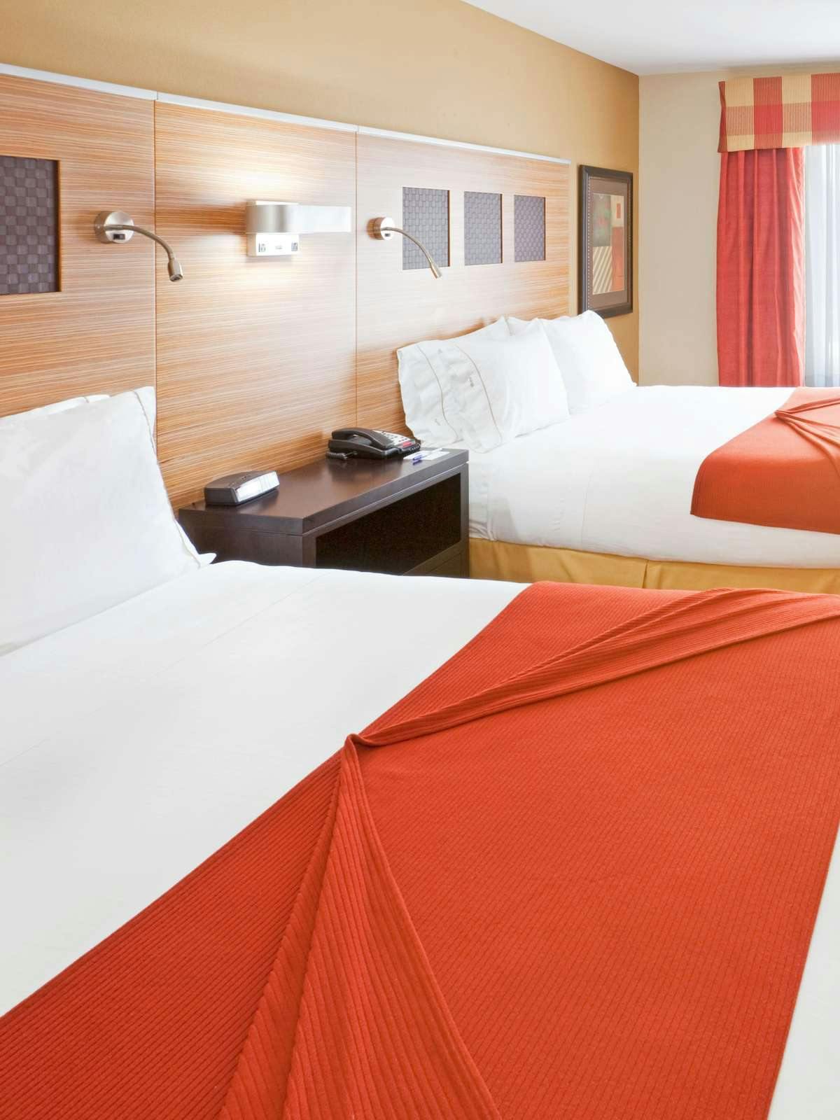 Hotel Holiday Inn Express Hotel & Suites North Plano photo 1