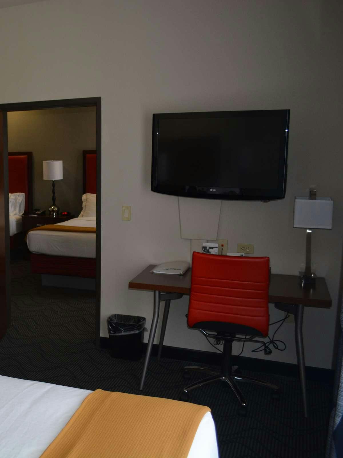 Hotel Holiday Inn Express Hotel & Suites Oklahoma City North photo 2