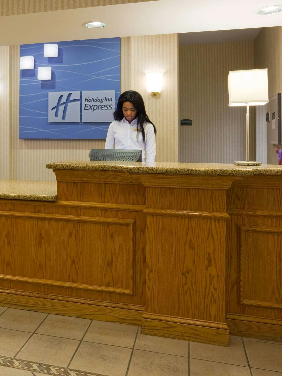 Hotel Holiday Inn Express Hotel & Suites Chanhassen photo 4